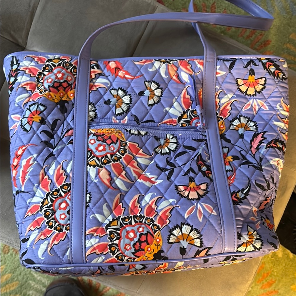 Vera Bradley beautiful medium size Tote. Purple floral. Like new.